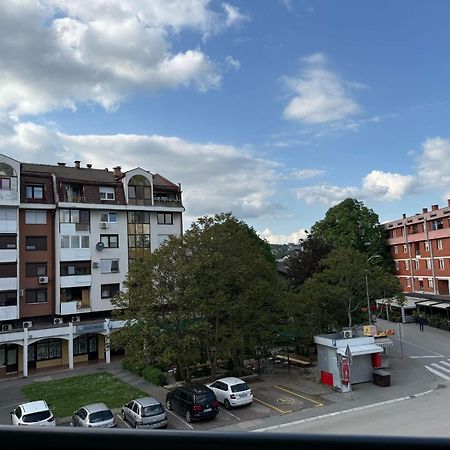 Lnb Lux Apartamento Doboj Quarto foto